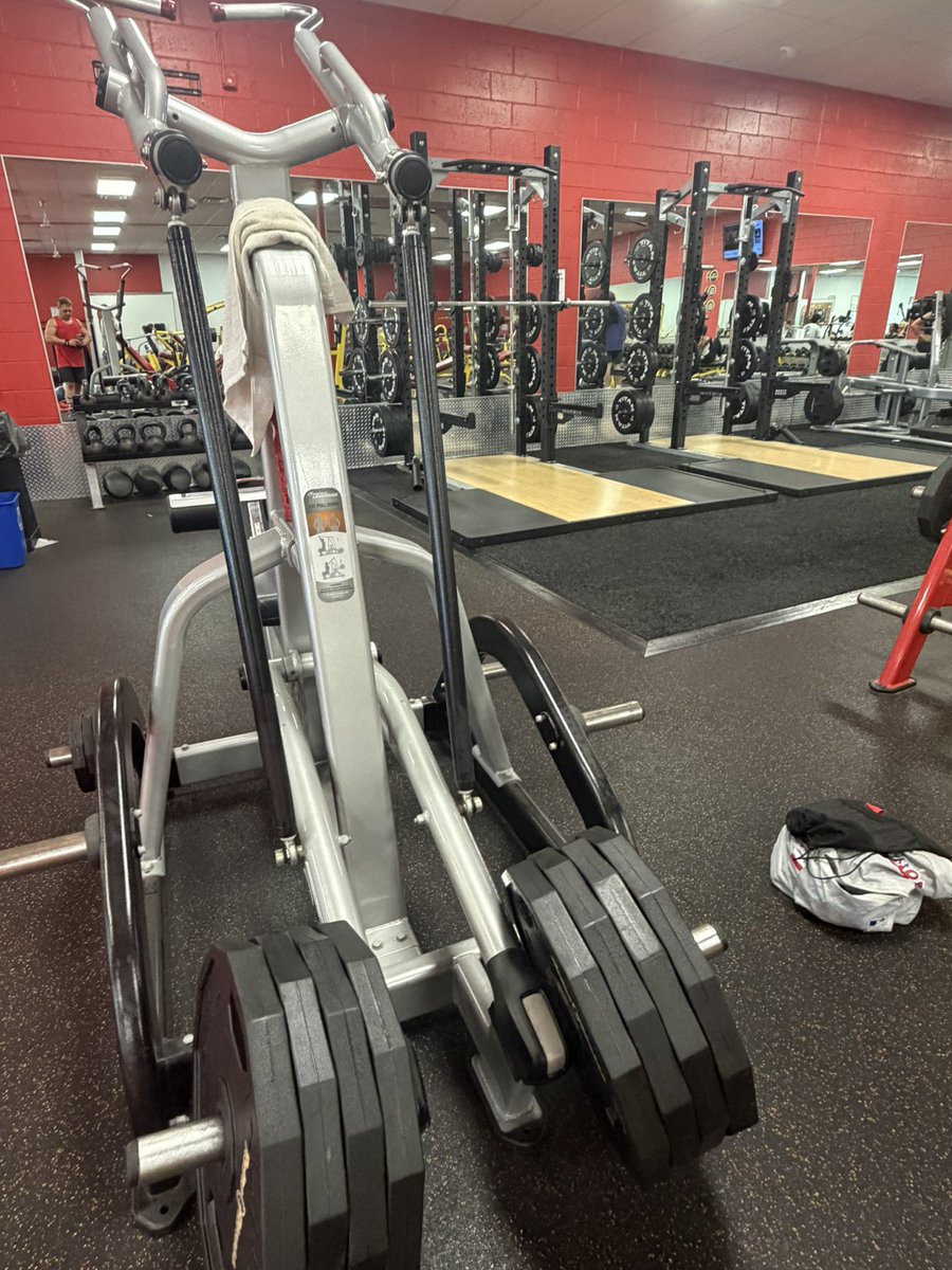 silvrgoat06's tweet photo. Tuesday Back and Biceps 💪 You either do it or you don’t 🤷♂️ Make your workout the best part of your day! #Fitover40 #PullDay #StrengthTraining #LiftHeavy #BeYourBest #SelfCare https://t.co/yIvIPaLEFD