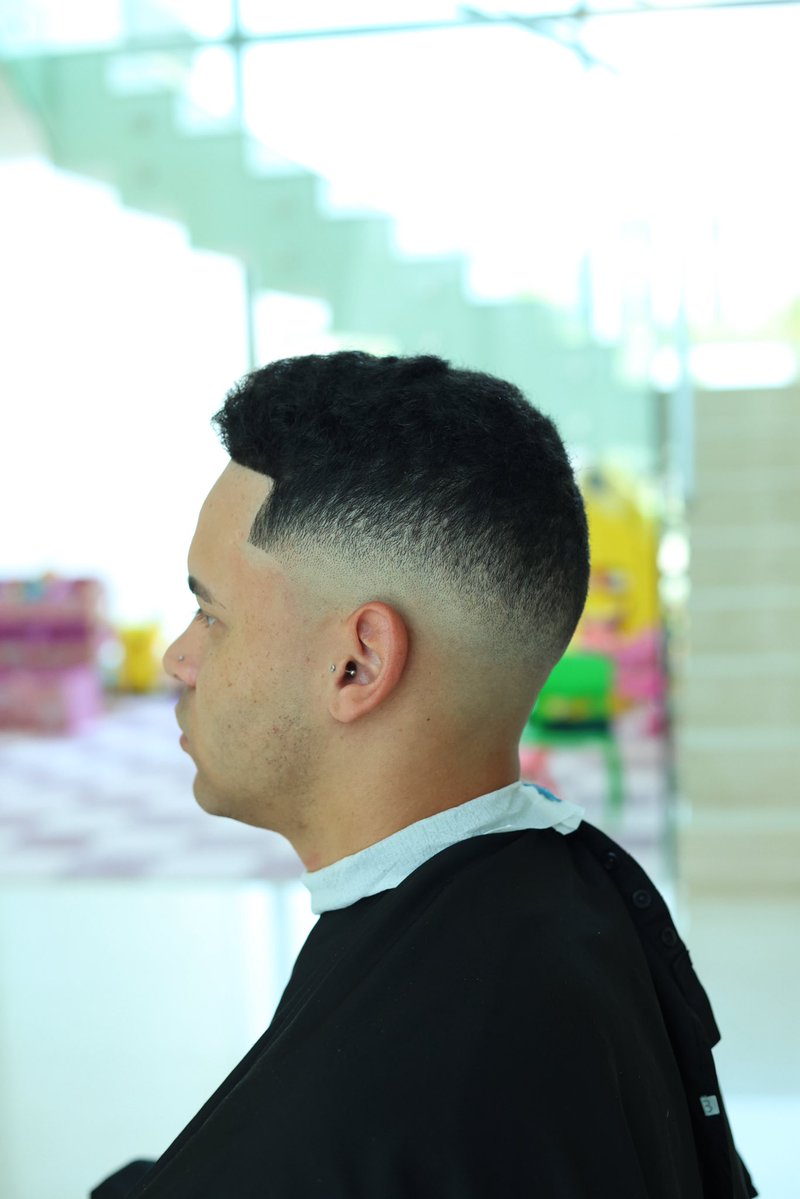 SkyBarber1__'s tweet photo. 💈💈💈 #skybarber1 https://t.co/jyTCOBwy8X