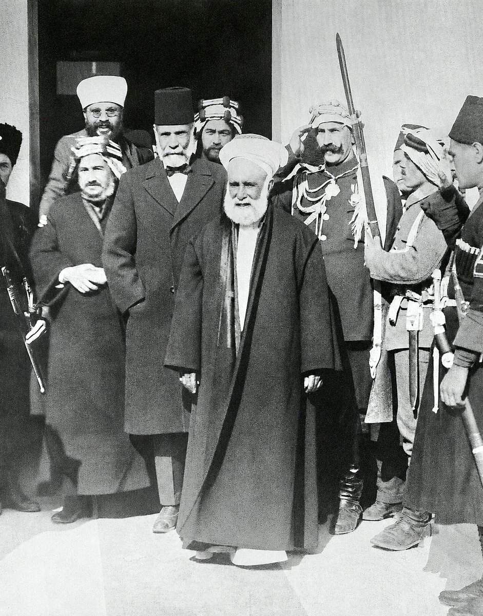 wana_visualss's tweet photo. 🇯🇴 Hashemite King Hussein ibn Ali of the Hijaz, leader of the Arab Revolt, leaving his palace in Amman, 1916. https://t.co/YEgW00mVsQ