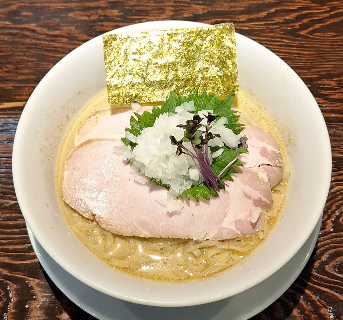 sakurai9070's tweet photo. 千葉県 松戸市 殿平賀82

中華蕎麦 柳

冷やし麺 (牡蠣･しじみ少々)

牡蠣の旨味がすんごい最高スープ💘
後半に出てくる蜆がまたバカうまい👍
チャーシューもめちゃくちゃ超舌美味😋
ご馳走様でした🙏
#来週も冷やしなら確実に行く
#冷やし #ラーメン #マジで天才
#松戸市 #北小金駅 #中華蕎麦 #柳 https://t.co/zDggNaoEqF