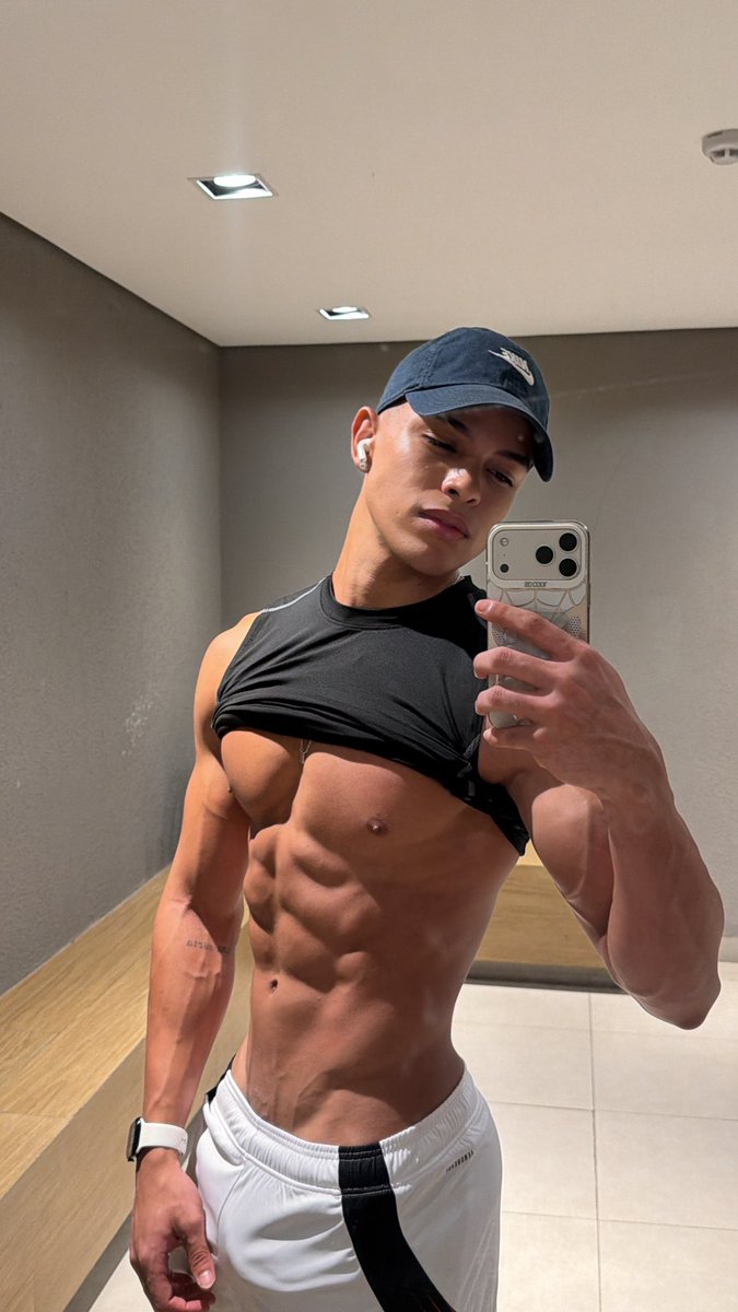 machdove2's tweet photo. tá vindo aí 💪🏼 https://t.co/LMRZg4r7zy