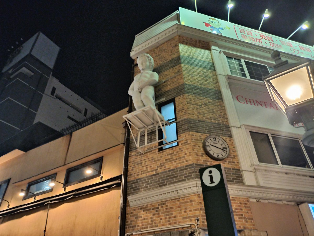 routine_buster's tweet photo. 【不定期開催】さんぽ部活動報告 その１１６

①まかれている
②フォトスポットになってる
③なんかライトアップしてた

（2キロ、40分） https://t.co/CzMnmEPLQE