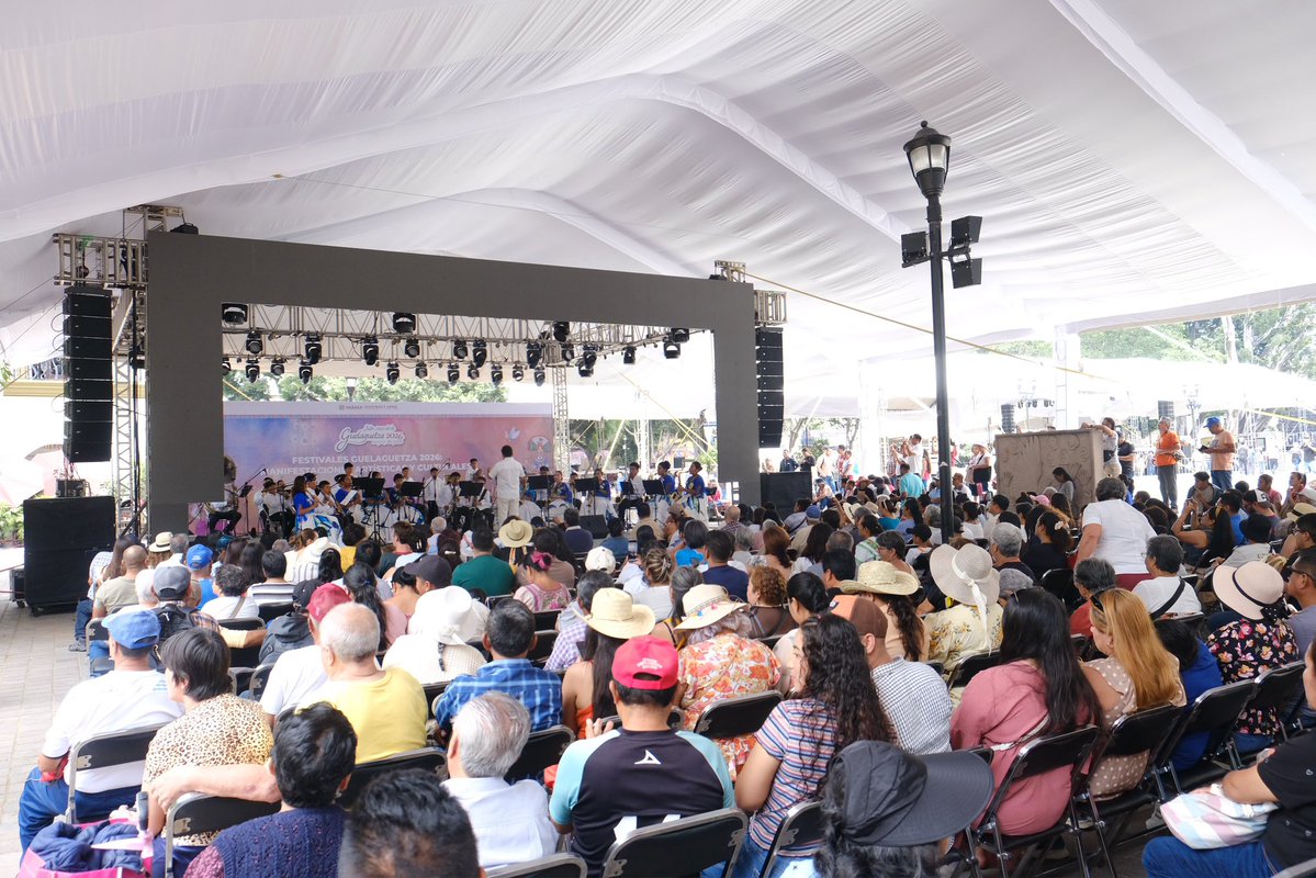 SECULTA_GobOax's tweet photo. 🎶 La Banda Filarmónica Infantil y Juvenil La Juquilita, de Puerto Escondido, llenó de música el escenario con sones y chilenas de la Costa oaxaqueña, bajo la dirección del maestro Nazario Ortiz Olivera.

#Guelaguetza2026 #Oaxaca #SECULTA https://t.co/XkwHpkJLgz