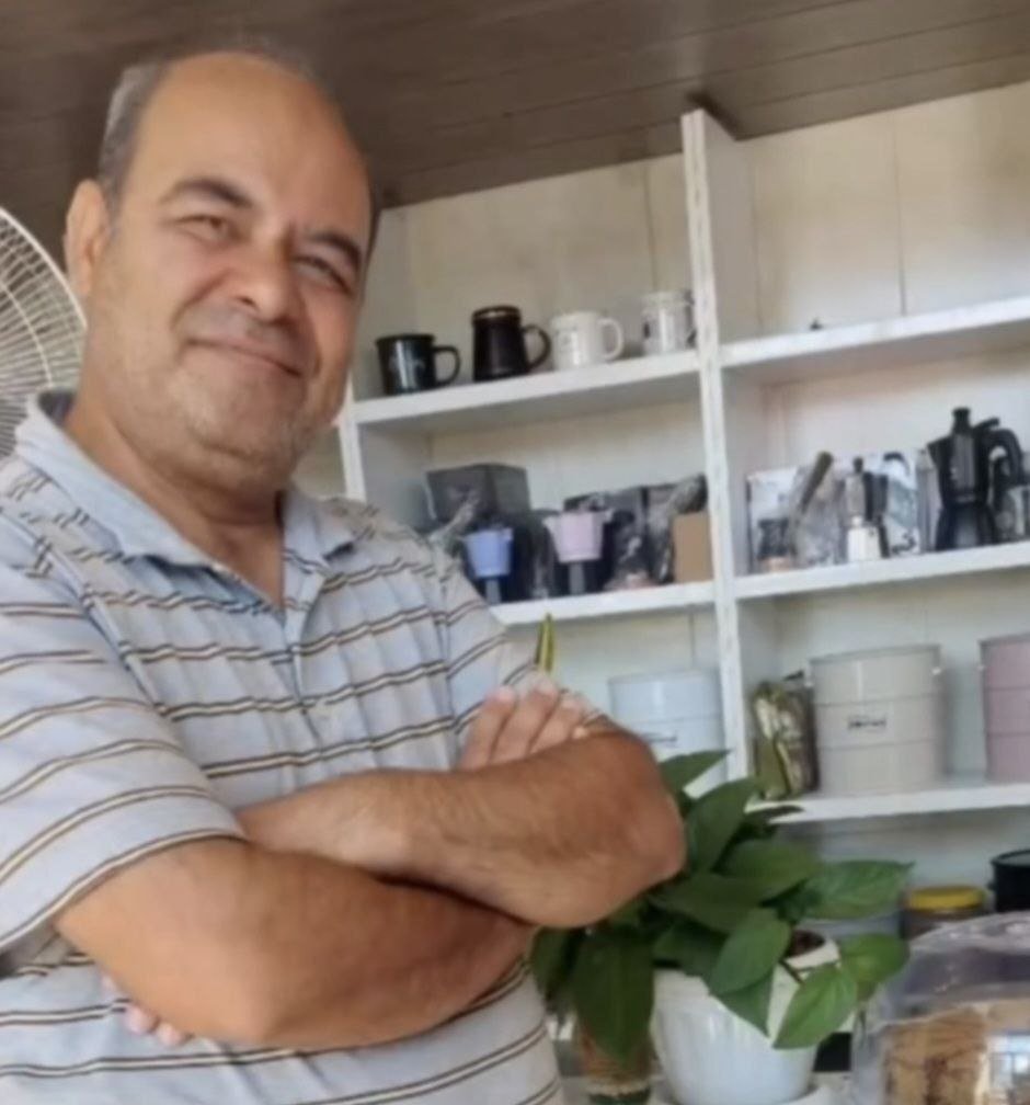 NodragonTRG's tweet photo. صدای اکبر نجفی باشید
 Arrested on January 11 outside his café, #AkbarNajafiAlavijeh now faces execution after being charged with moharebeh over allegations of "collaboration with a hostile state" and "destruction of public property."
#IranMassacre‌
#StopExecutionsInIran https://t.co/1GWZiMVZ7P