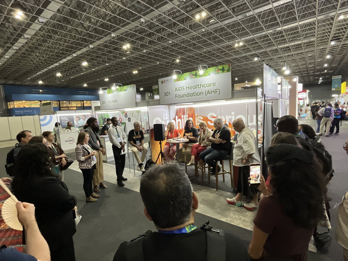 AHFLatamyCaribe's tweet photo. Las Américas concentran el 42% de la sífilis del mundo, y 9 de cada 10 casos están en América Latina y el Caribe.
En #AIDS2026 lo pusimos sobre la mesa con la comunidad. Se previene, se cura, no se ignora🩸 #SífilisEsCosaSeria #AHF @AHFcares https://t.co/l8Wakv5Gnw