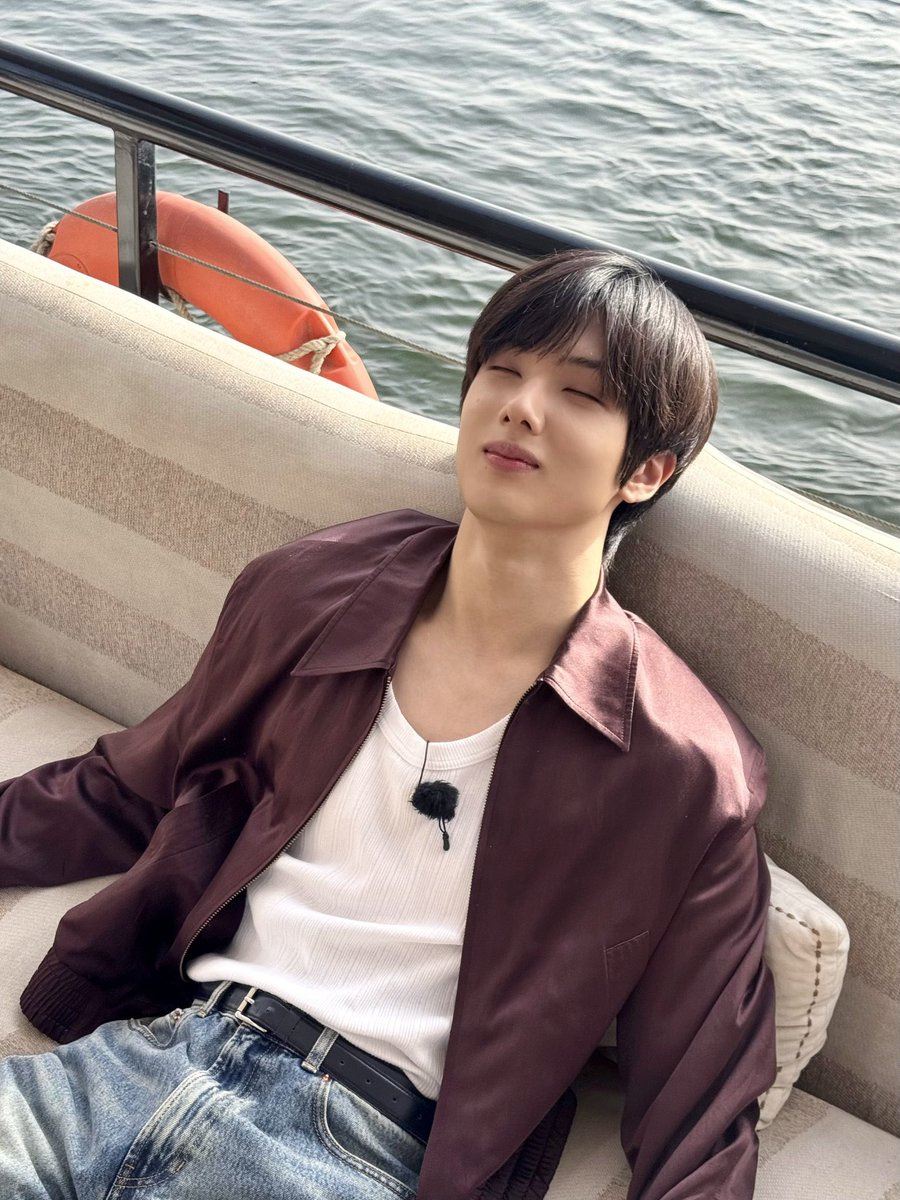 wnttr_'s tweet photo. HE’S SO CUTIE https://t.co/cXAjh1mV9V