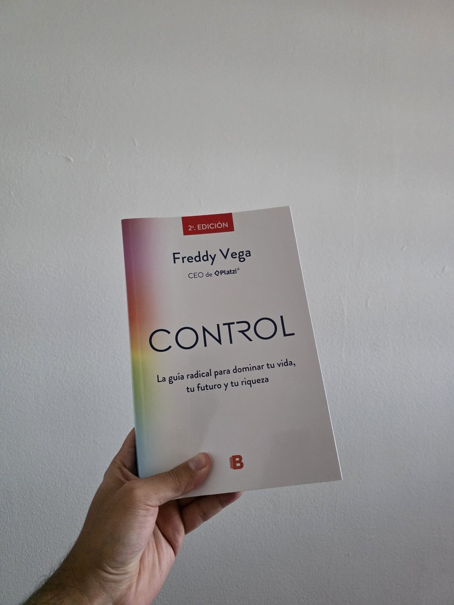 Esteban_Bog's tweet photo. Qué hp libro el de @freddyvega. Frases crudas y concisas que se sienten como esa cachetada de realidad necesaria para aterrizar, motivarse y comerse el mundo. Y todo como tiene que ser, con hechos, datos y contado con una buena historia. 

Gracias!🧠🤯 https://t.co/EOODGZ3fuR