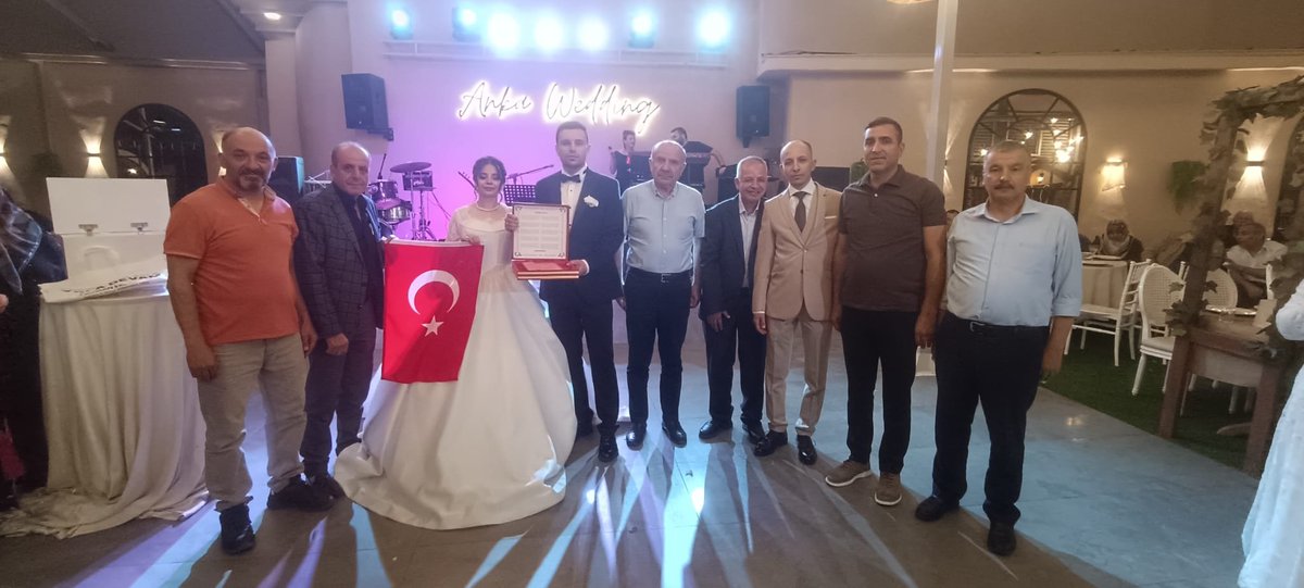 SincanAkParti's tweet photo. Sosyal Politikalar Birimimiz; İlçe Başkan Yardımcımız Sn. İbrahim Çakır, Yönetim Kurulu Üyelerimiz ve Belediye Meclis Üyemiz Sn. Osman Akdoğan ile birlikte, Mevlana Mahallesi Komisyon Üyemiz Sn. Satılmış İncedemir'in kıymetli evladı Büşra Hanım ile Ahmet Bey'in düğün merasimine katılım sağladı.

İlçe Başkanımız Sn. Mustafa Özcan'ın selamlarını ileterek, hayatlarını birleştiren genç çiftimizi gönülden tebrik ediyor, kendilerine iki cihan saadeti diliyoruz.