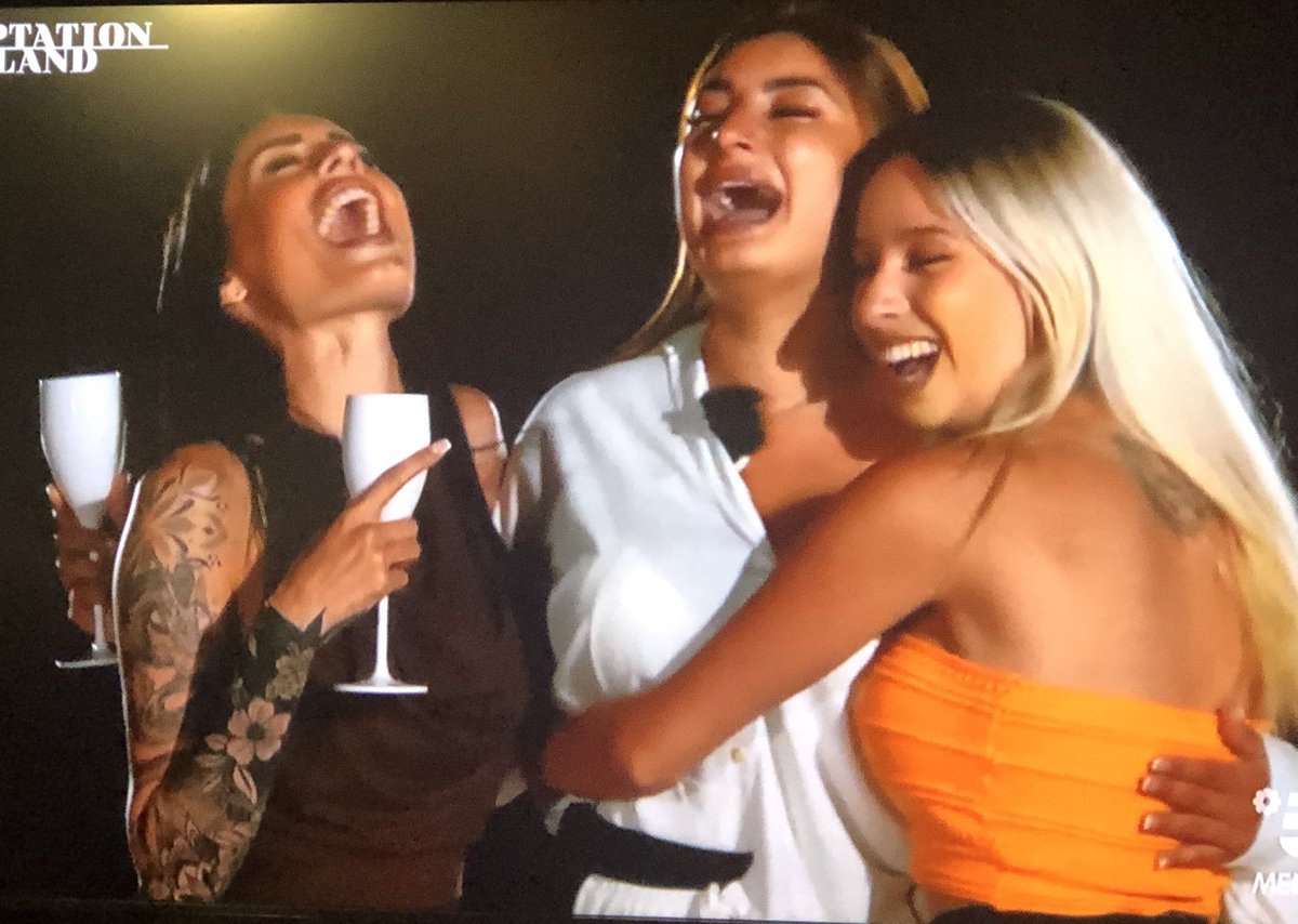 robygno's tweet photo. La trishtezza di queste tre che brindano alla loro rinascita #temptationisland https://t.co/YkeXxOaDwx