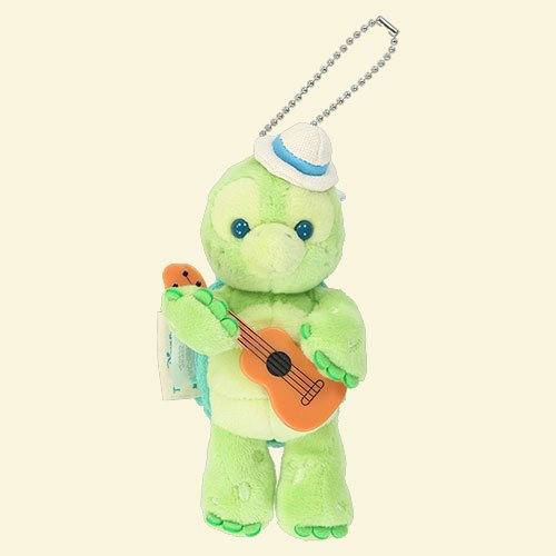 yotsubanium's tweet photo. 前を歩く高校生のカバンについてた帽子亀のぬいぐるみが可愛すぎて色々調べたら、ダッフィーの仲間と判明…めちゃいい！欲しい! https://t.co/mTvuUDLVFg