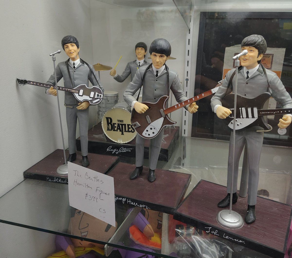 blewjway's tweet photo. some cool Beatles stuff from an antique store :0 I loved the rubber soul mirror https://t.co/oI4eXKIBos