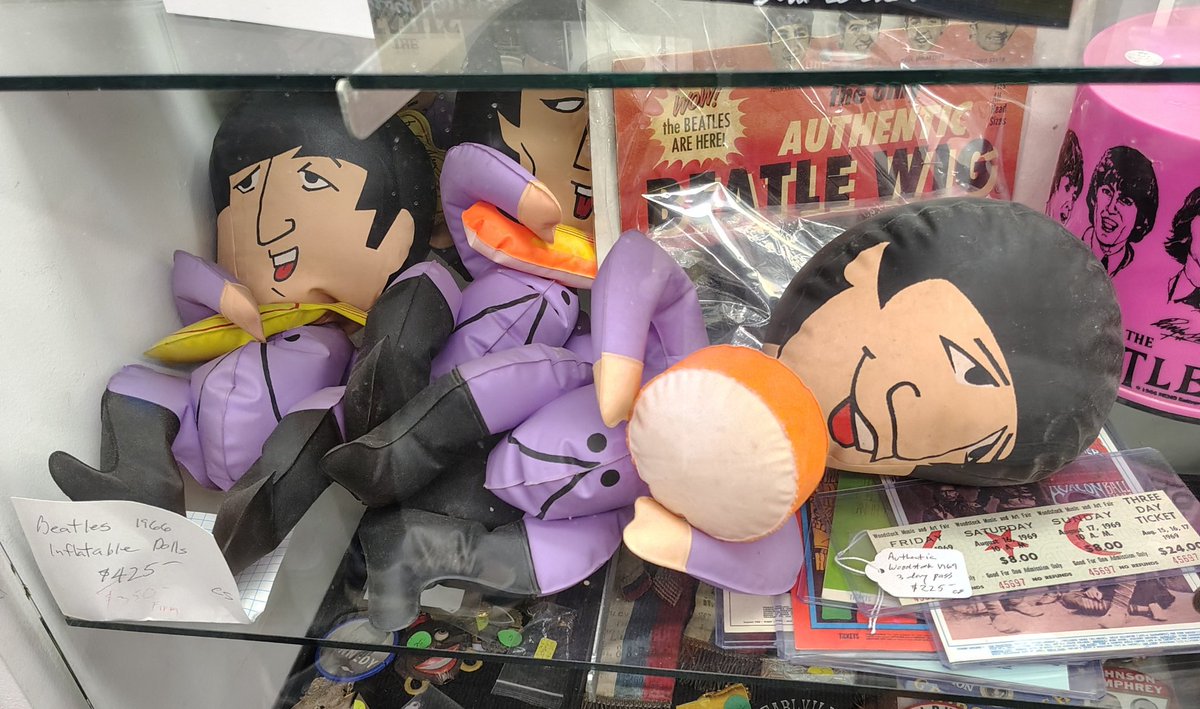 blewjway's tweet photo. some cool Beatles stuff from an antique store :0 I loved the rubber soul mirror https://t.co/oI4eXKIBos