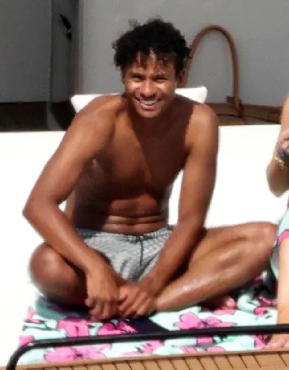 jaafarbrasil's tweet photo. ELE APARECEU! 🚨 Jaafar em novas fotos divulgadas hoje (28/07). https://t.co/BPRbQFHZdG