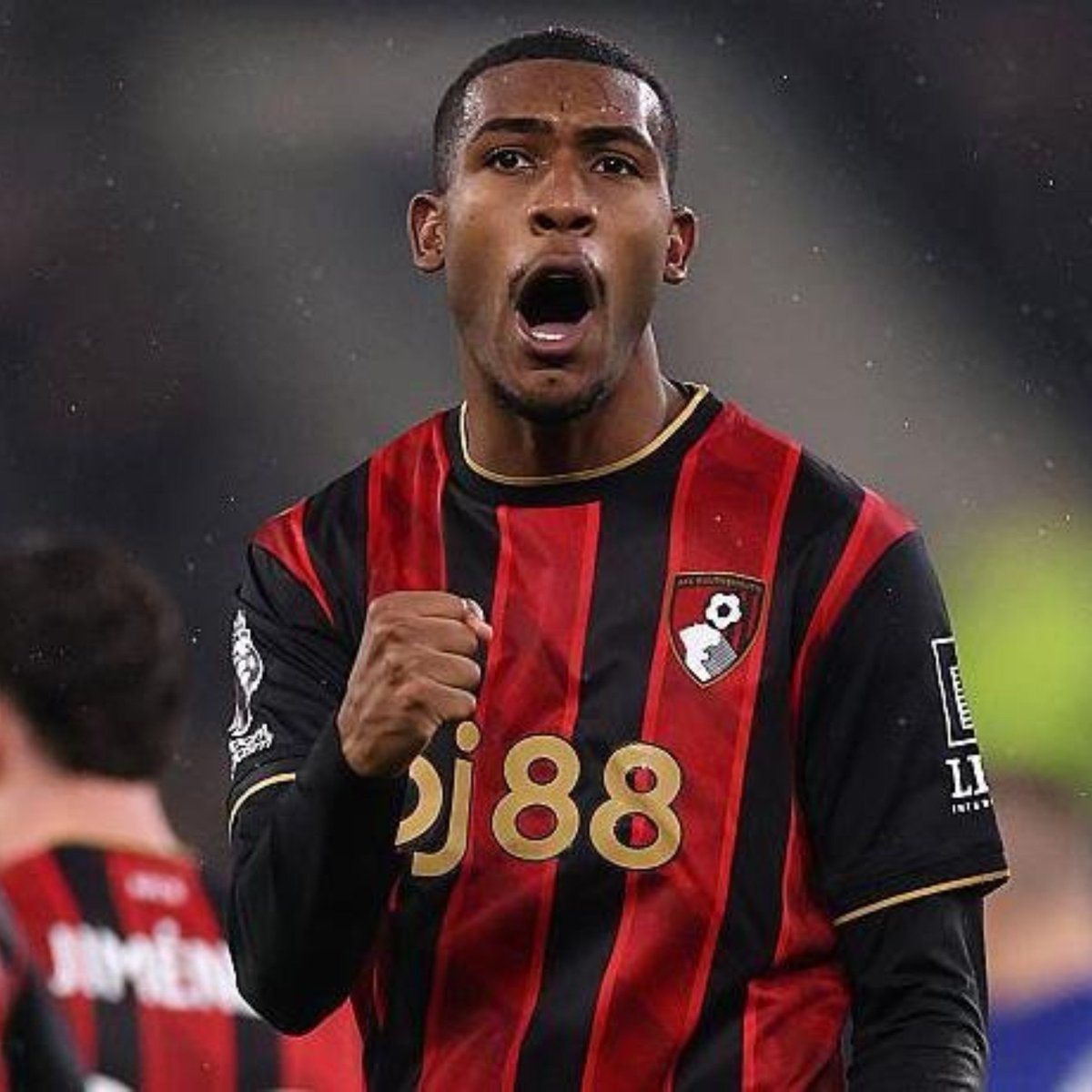 LFC_Noticias's tweet photo. 🚨 O Liverpool considera Rayan, do Bournemouth, um alvo dos sonhos.

A cláusula de liberação do atacante de 19 anos é superior a £85 milhões, mas só passa a valer em 2027. 

📰 Ben Jacobs | Alex Crook https://t.co/jJlIjBUrFt