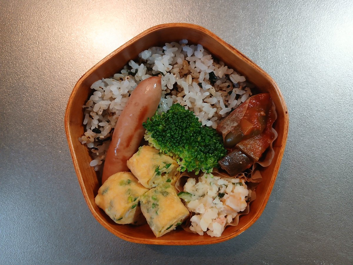 sinamo1219's tweet photo. 弁当、昨日と今日
#お弁当記録 https://t.co/RlIjm3Xk1o