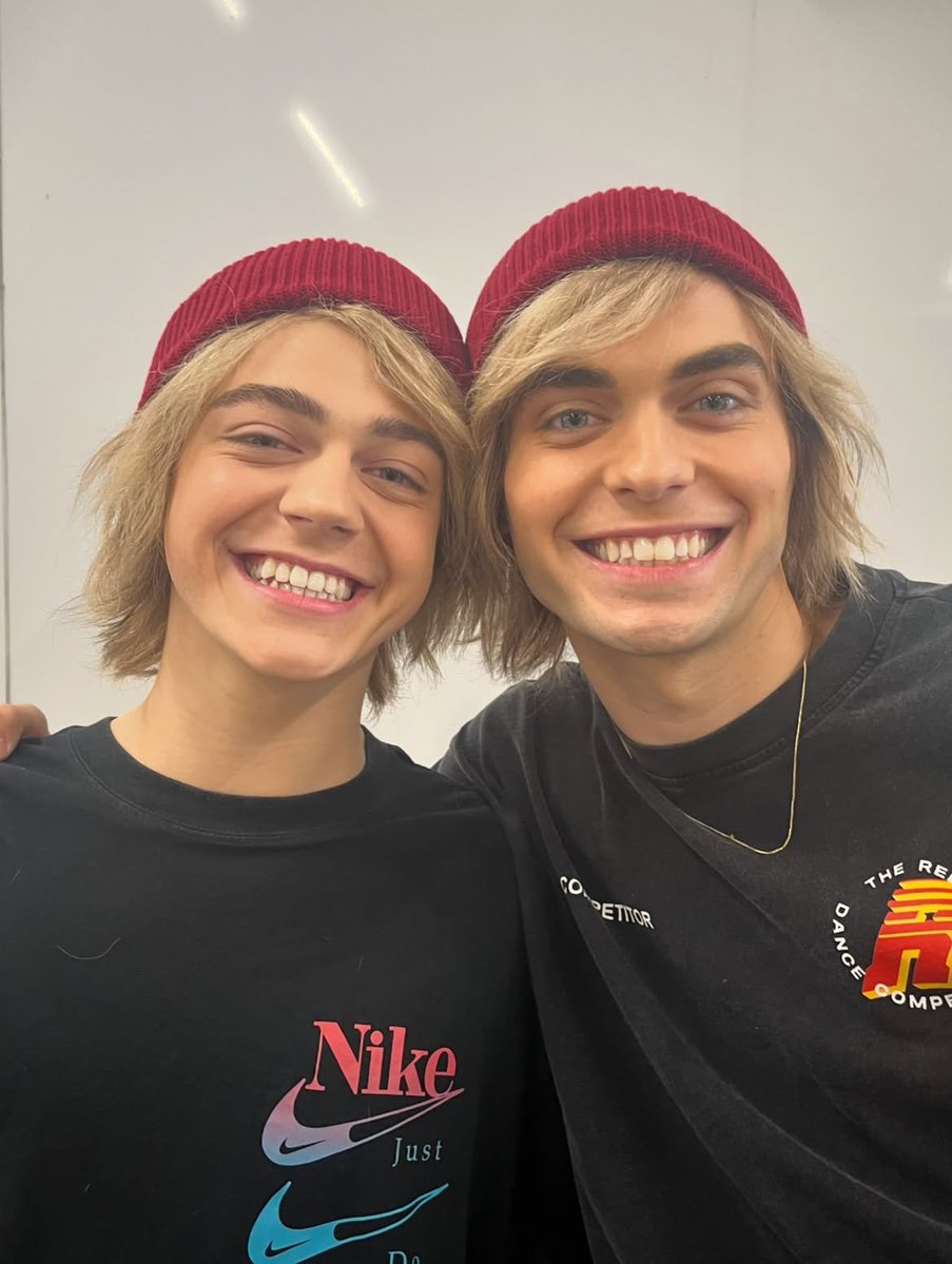 FNBHPHANTOM's tweet photo. cutest brothers ever i love them sm https://t.co/ujffKTXb8g