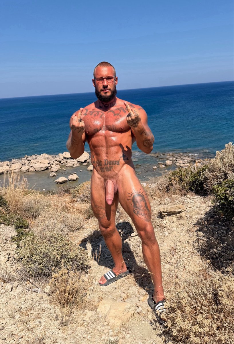 BadexOfficial's tweet photo. Retweet if you want to join me..! 😈 https://t.co/3e4IFB2BcB