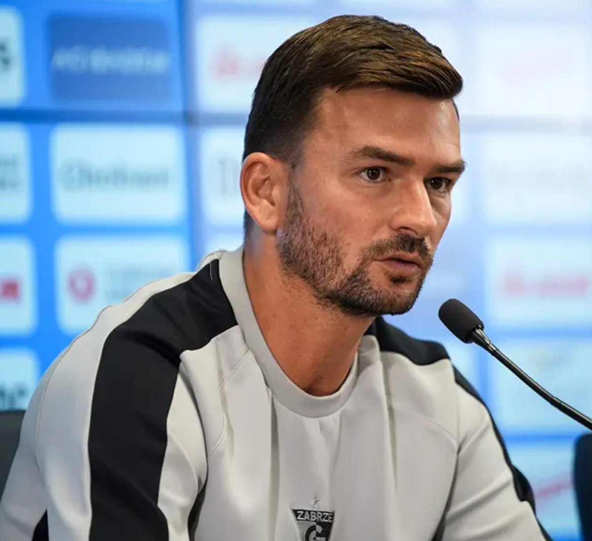 TekYolFener's tweet photo. Soru: "Takımınıza Fenerbahçe'den 3 futbolcu alabilme şansınız olsa kimleri alırdınız?"

Gornik Zabrze teknik direktörü Michal Gasparik: "Semedo, Guendouzi, Talisca." https://t.co/XEfRlkgFdf