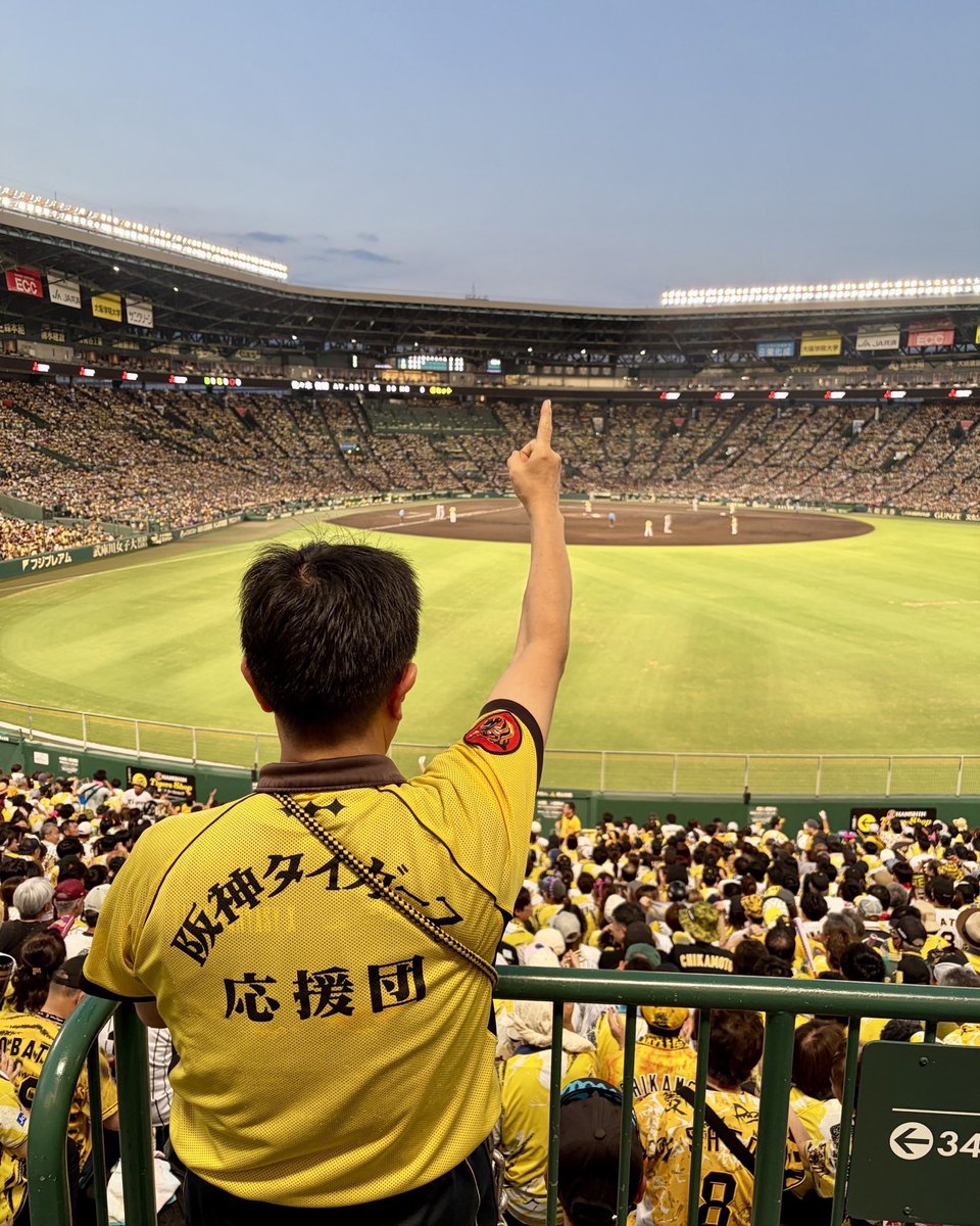 tigers_ouendan's tweet photo. 26.7.24〜7.26 vs ジャイアンツ at 甲子園

シーズンの前半戦が終了。ジャイアンツと同率ではありますが、首位での折り返しです。

しかし、本拠地甲子園に限った戦績はここまで21勝21敗の五分。この結果に対しては、我々も応援の力不足を感じています。

（続く） https://t.co/jbvmY144Wx