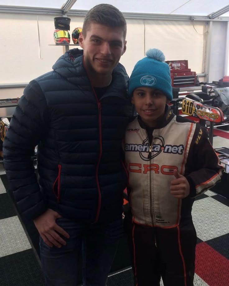 cantverstopim's tweet photo. Max was mother duck to the 2025 rookies long before they graduated to F1 btw https://t.co/v79hiTODmA