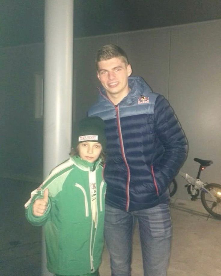 cantverstopim's tweet photo. Max was mother duck to the 2025 rookies long before they graduated to F1 btw https://t.co/v79hiTODmA