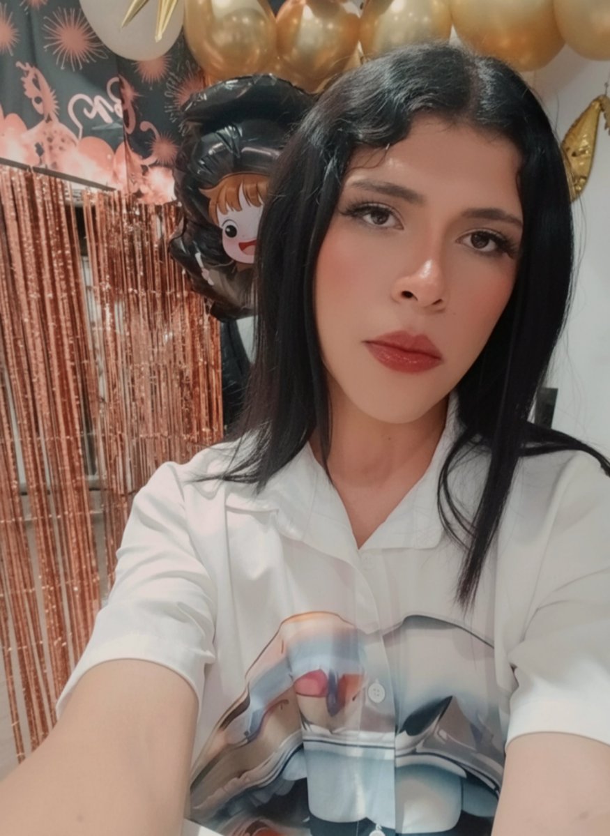 glennoir's tweet photo. Se graduó mi amix y no las había subido, me gustó mucho mi maquillaje 💄 🙊 
#transgirl #trans #beauty #femenine https://t.co/CkgT1WtWEV