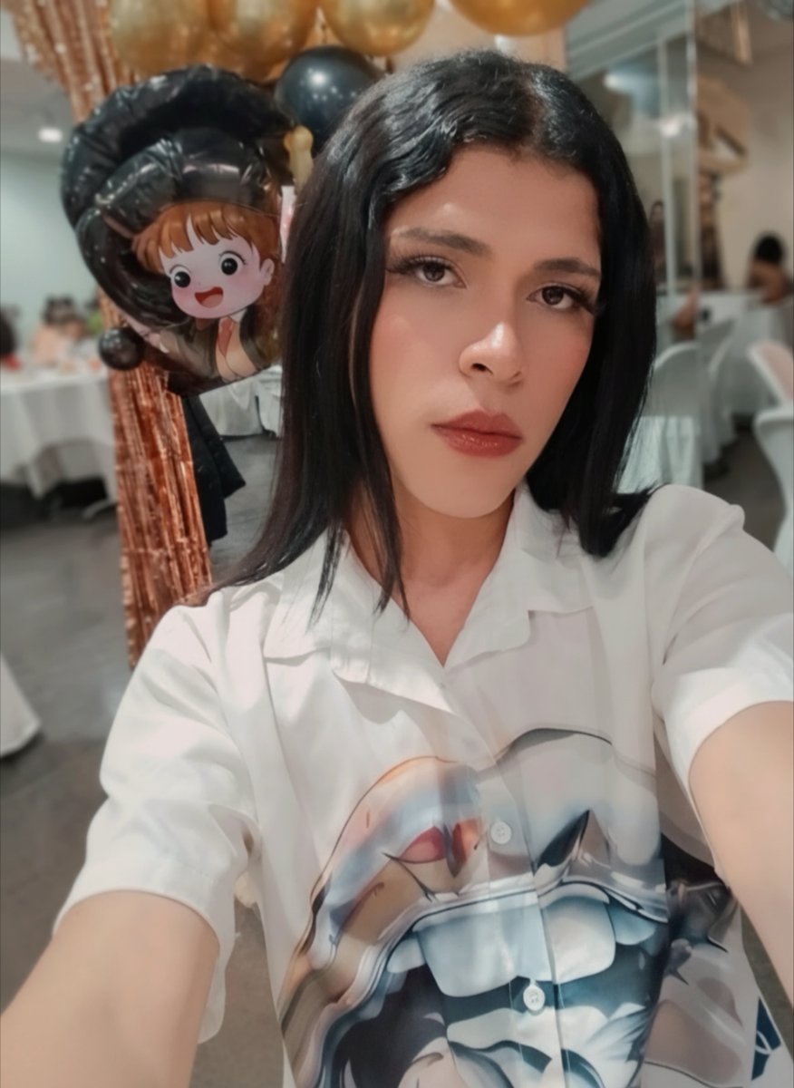 glennoir's tweet photo. Se graduó mi amix y no las había subido, me gustó mucho mi maquillaje 💄 🙊 
#transgirl #trans #beauty #femenine https://t.co/CkgT1WtWEV