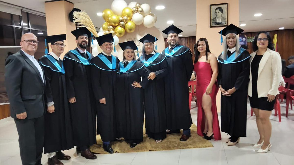 CubaMES's tweet photo. 🎓🇨🇴 La @ucfgos celebró en Pasto, Nariño, la graduación de la Primera Cohorte del Doctorado en Ciencias de la Educación.
🤝 Un hito de cooperación internacional que fortalece la excelencia académica en América Latina.
👏 ¡Felicitaciones, nuevos doctores!

📸ℹ #UCf 
#Cuba https://t.co/RxFYQKFS3k