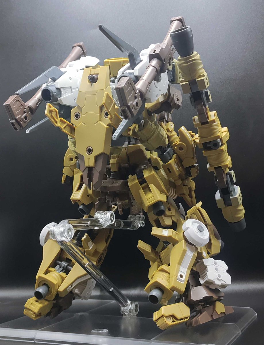 kamijo57192871's tweet photo. 【The Titan 1 改】

The Titan 1を基に調整された形態。元は砂漠戦特化機で、今回の作戦向けに汎用改修を実施。
弓状破壊砲、背部長距離ビーム砲と補助砲で三段火力網を構築。
推進ノズルと補助マニピュレーターにより、重武装ながら高い機動力を持ち、地上戦の強襲中核となる。

#30MMCM2026
#30MMBF https://t.co/ILx3x1USCT