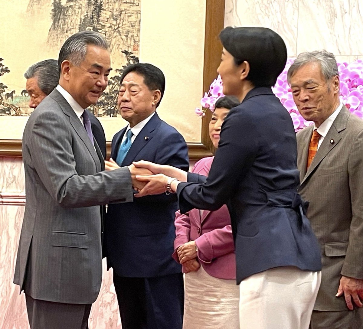 ProfShimada's tweet photo. 財務省、中国共産党に寄り添う小渕優子氏の姿勢は、自民党のかなりの部分が共有。

財界や連合も軌を一にしており、総理総裁の有力候補にならないはずがない。

問題は、「その時」までにしっかりした対抗勢力が出来ているかどうかだ。

✳︎ 写真は小渕優子オフィシャルブログ2024/09/10より https://t.co/LoQJFIj47b