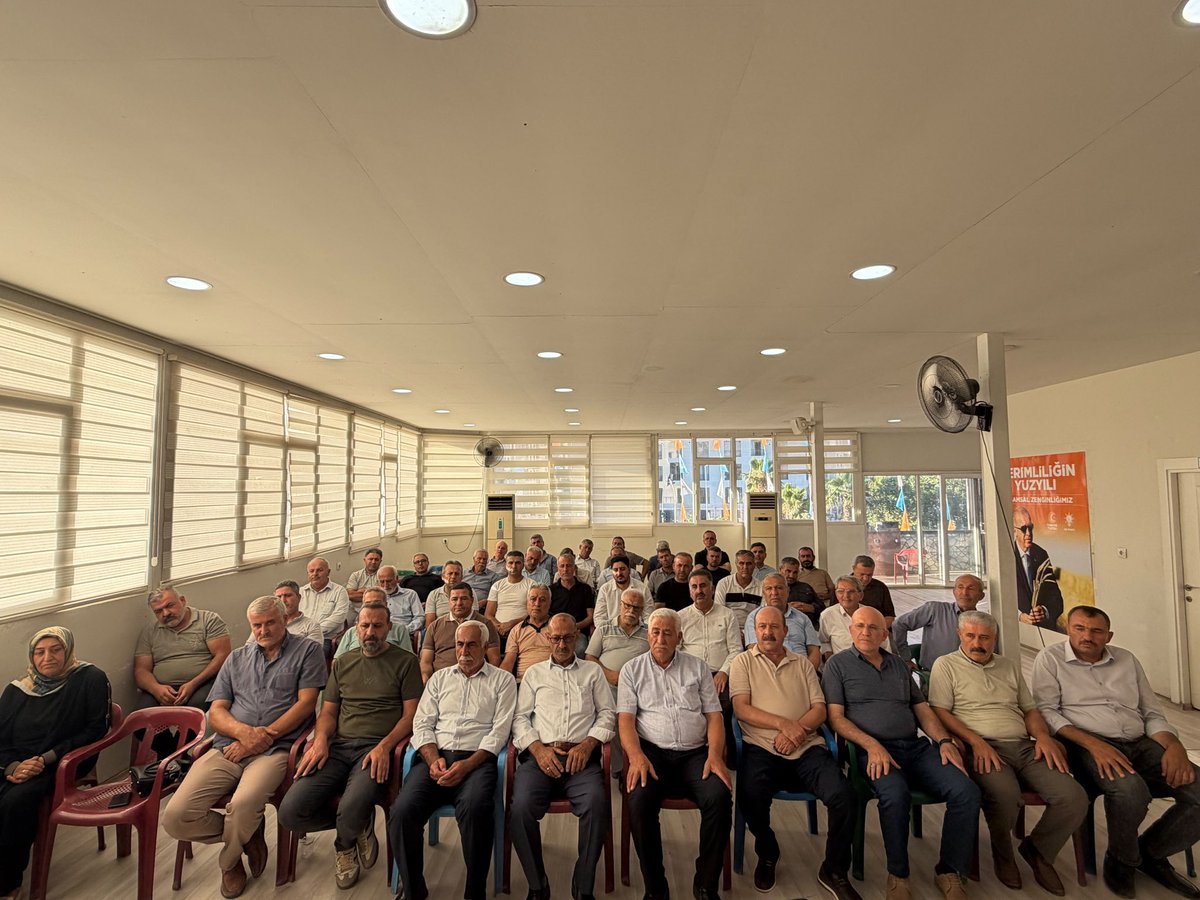 m_fatiholgun's tweet photo. 📍Merkez İlçe Danışma Meclisi 

AK Parti Adıyaman Merkez İlçe Başkanlığı olarak, İl Başkanımız Sayın Ekrem Çadır’ın katılımıyla; mahalle teşkilatlarımız, belediye ve il genel meclis üyelerimiz ile yönetim kurulu üyelerimizin iştirakiyle Daraltılmış Danışma Meclisi Toplantımızı büyük bir heyecan ve güçlü bir motivasyonla gerçekleştirdik.

Toplantımızda yeni üye çalışmalarımızı, üye ziyaretlerimizi ve sandık teşkilatlanmasına yönelik çalışmalarımızı kapsamlı bir şekilde değerlendirerek, önümüzdeki döneme ilişkin hedeflerimizi ve yol haritamızı istişare ettik.

Milletimize hizmet yolunda teşkilatımızın her kademesiyle aynı inanç, aynı heyecan ve aynı dava bilinciyle çalışmaya devam ediyoruz. Birlik ve beraberlik içerisinde, Türkiye Yüzyılı hedeflerimiz doğrultusunda durmadan, yorulmadan yol yürümeyi sürdüreceğiz.

Rabbim birlik ve beraberliğimizi daim eylesin, çalışmalarımızı hayırlara vesile kılsın.
@abuyukgumus @hakanaksu058 @farukaytek @avekremcadir
