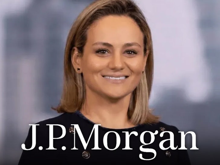 TMZ's tweet photo. 😳 JPMorgan Banker claims naked, drunk boss tried to recruit friend for threesome.

Details: https://t.co/HcUXueGYXE https://t.co/wzh2ZMGysn