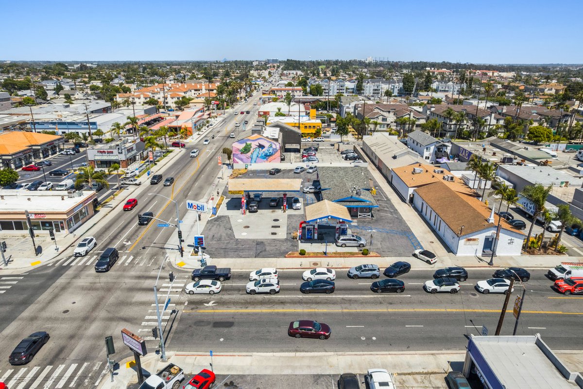DroneVideos_com's tweet photo. We make it easy to showcase a high traffic location with high and low elevation aerial photos. We also offer recurring shoots and give our clients complete control over scheduling so you can rest assured your photos will be captured at peak times! Get $100 off your first order! https://t.co/0Zlwxr1O1y