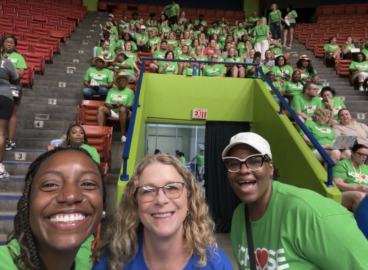 MsAnthony_4th's tweet photo. EduFest 2026 was a blast! 
Pope School is ready for an amazing year ahead! ✨ @thvowell @pope_school https://t.co/vgK4Zu3gOE