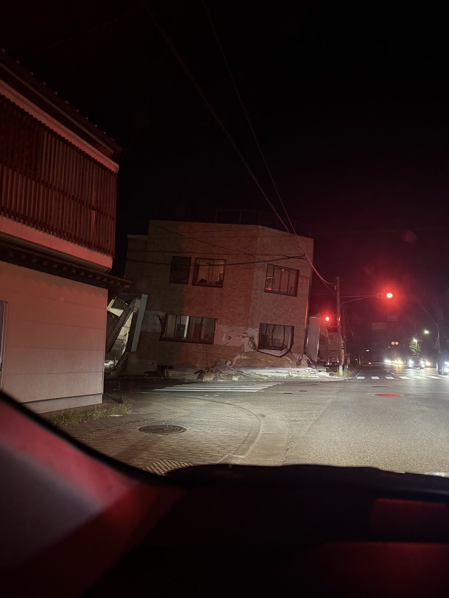 uuuuuuupmt's tweet photo. ほんとにこわいよ、寝てる時に急に揺れはじめてこわい https://t.co/hsIluSUIuh