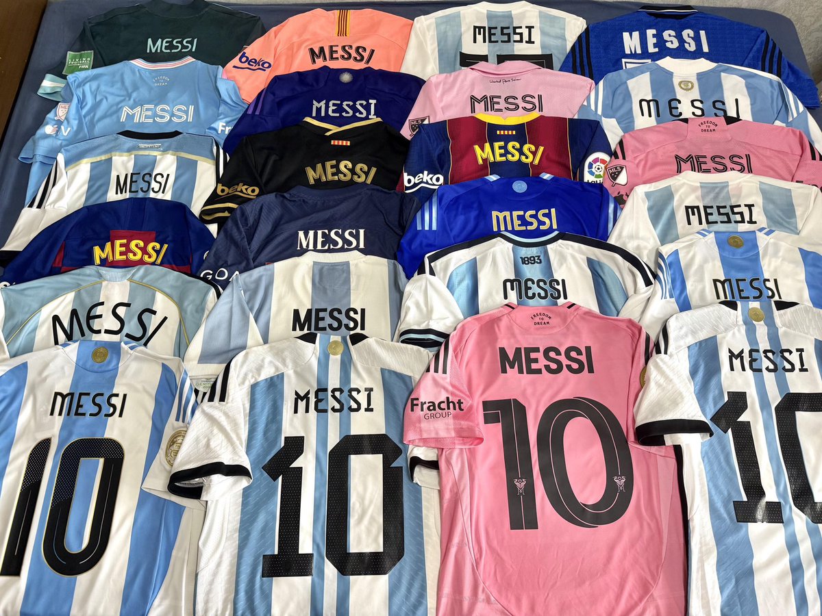 ddshir1's tweet photo. Honestamente, ¿cuántas camisetas de Messi tienes en tu armario? https://t.co/hKzZn2W8gu