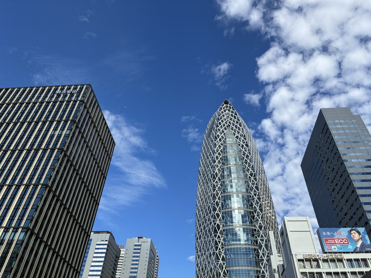 papi1972's tweet photo. おはよう新宿☀️
今日は快晴のお江戸だけど、昨夕熊本で起きた大地震の被災状況が気になるところです💦 https://t.co/P2CWQAloy3