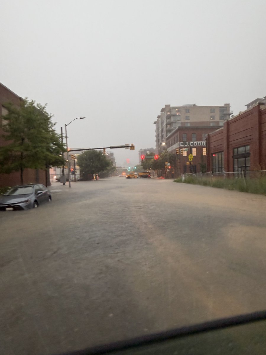 khireewbal's tweet photo. South Caroline and Aliceanna Street right now. @wbaltv11 https://t.co/YbYX4idGfB