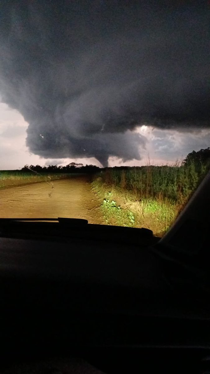 TempoOeste's tweet photo. Giruá/RS
28/07/2026

Aquele tornado de livro de estudos, e um mesociclone. https://t.co/kDNNXbgk8u