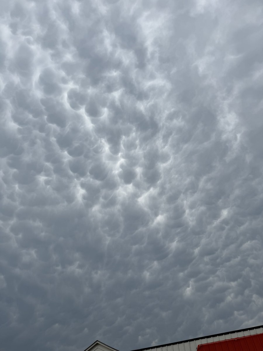 ChristianMinium's tweet photo. Fantastic display of mammatus here in Greenville/taylors/greer area @NWSGSP https://t.co/i88fvHbZCo