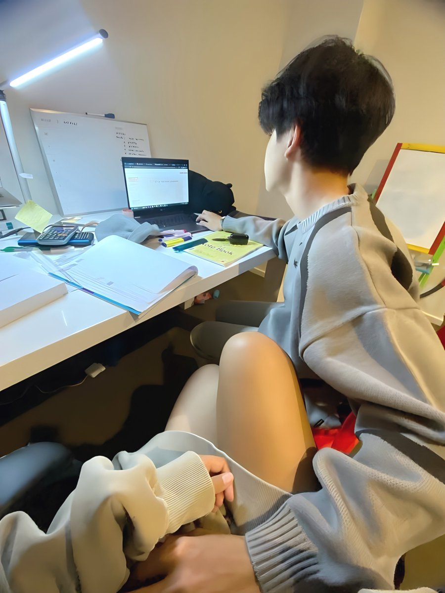 myollini's tweet photo. 𓂃ㅤMeu amor chegou após um semestre super cheio na faculdade, vou recarregar as energias dele com muitos abraços, beijinhos e comidas quentinhas 💕
Que saudades eu estava do meu garoto  ｡°(°.◜ᯅ◝°)°｡ https://t.co/RiXnW1f6w2