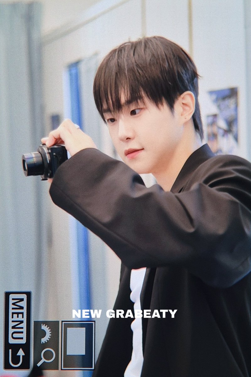 NEW_GRABEATY's tweet photo. 260727 민석이 생일🎂🤍
#0727_오늘은_민석데이
#박민석 #뉴비트 #NEWBEAT
#shotsofminseok
생일삼프터데이까지도 행복해야해 https://t.co/JtM5cIO4Uq