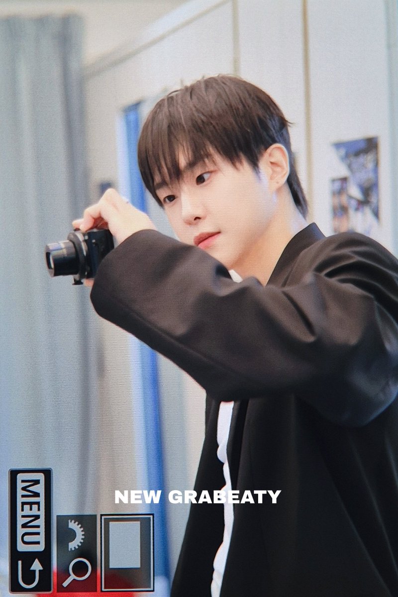 NEW_GRABEATY's tweet photo. 260727 민석이 생일🎂🤍
#0727_오늘은_민석데이
#박민석 #뉴비트 #NEWBEAT
#shotsofminseok
생일삼프터데이까지도 행복해야해 https://t.co/JtM5cIO4Uq