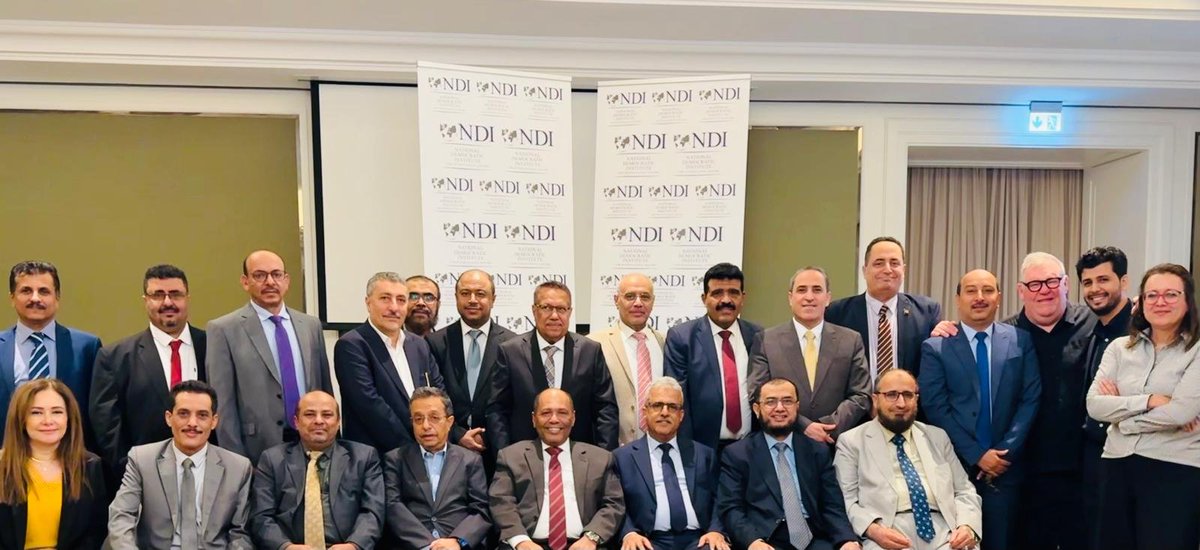 Al_salami11's tweet photo. اختتمنا اليوم اجتماعا دوريا للتكتل الوطني ضم رؤساء وممثلي 22 حزبا سياسيا، تم خلاله ترتيب أوراق سياسات في خمسة مجالات متعلقة بالأمن، والخدمات، والحقوق والحريات، ومكافحة الفساد، تمهيداً لتقديمها لرئيس مجلس القيادة ورئيس الحكومة خلال الأيام القادمة. 
كما عقد التكتل -خلال اليومين الماضيين- سلسلة لقاءات مع المعهد الديمقراطي الأمريكي، تناولت سبل تعزيز قدرات الأحزاب والمكونات السياسية اليمنية، ودعم مسارات الحوار.