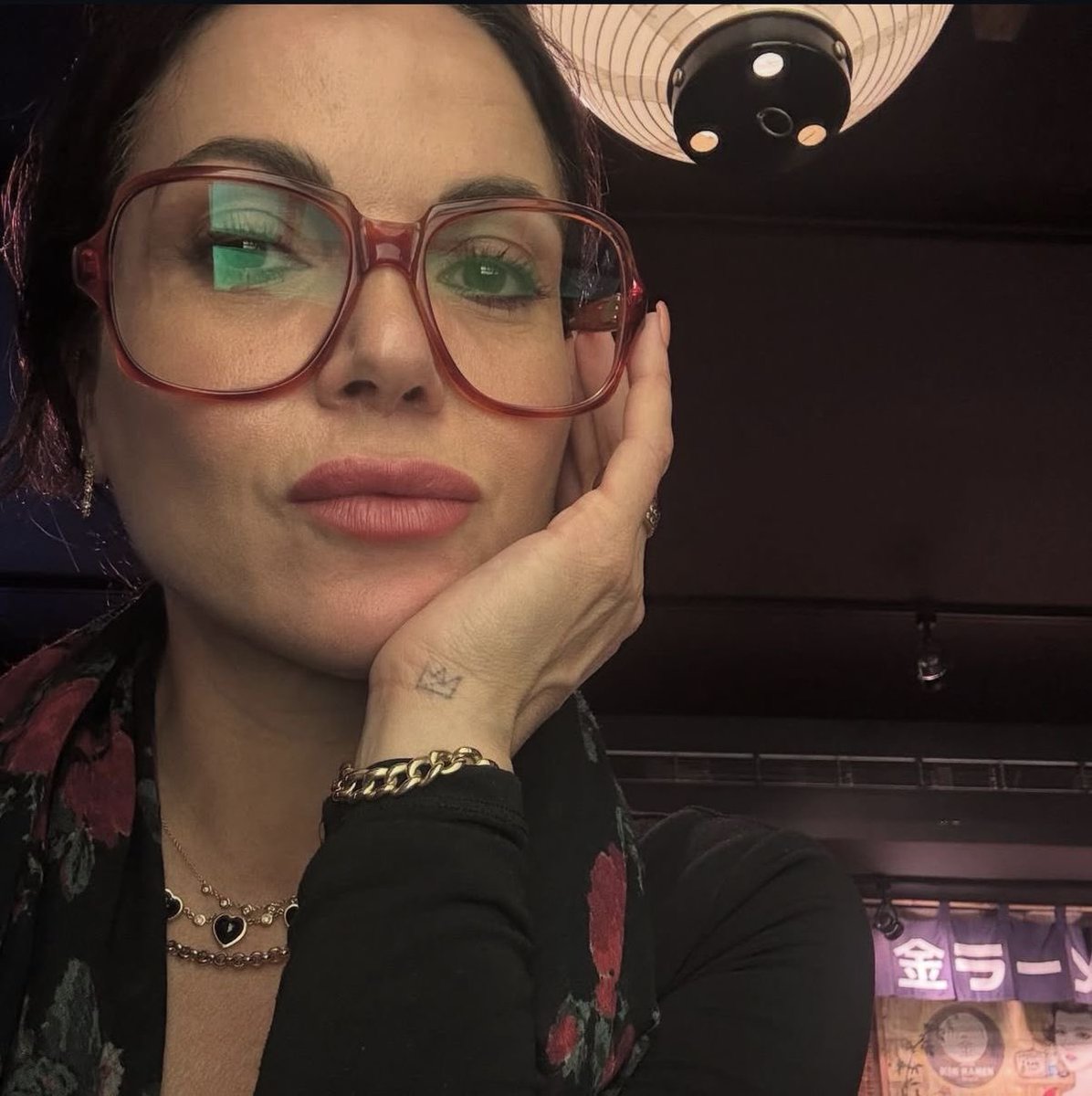 adoredzweig's tweet photo. milf in glasses hellooooo https://t.co/bYaaulBnXj