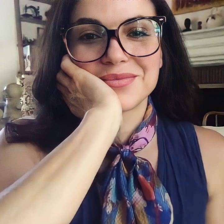 adoredzweig's tweet photo. milf in glasses hellooooo https://t.co/bYaaulBnXj