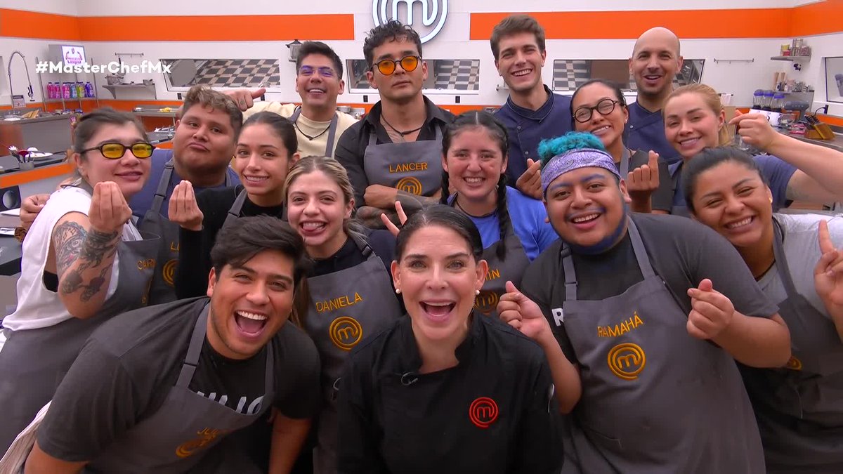 MasterChefMx's tweet photo. Los cocineros tuvieron una clase muy especial de pasta con la Chef @zahietellez y unos invitados de lujo. 👩🏻🍳👨🍳👨🍳
#MasterChefMx https://t.co/0tIx9bamRM