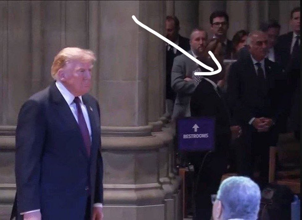 Savakzadeh's tweet photo. The Shah of Iran 🇮🇷 spotted attending the beautiful funeral ceremony of Senator Lindsey Graham 🇺🇸, who was a great friend and supporter of the Iranian people. https://t.co/mf4eVKcyZk