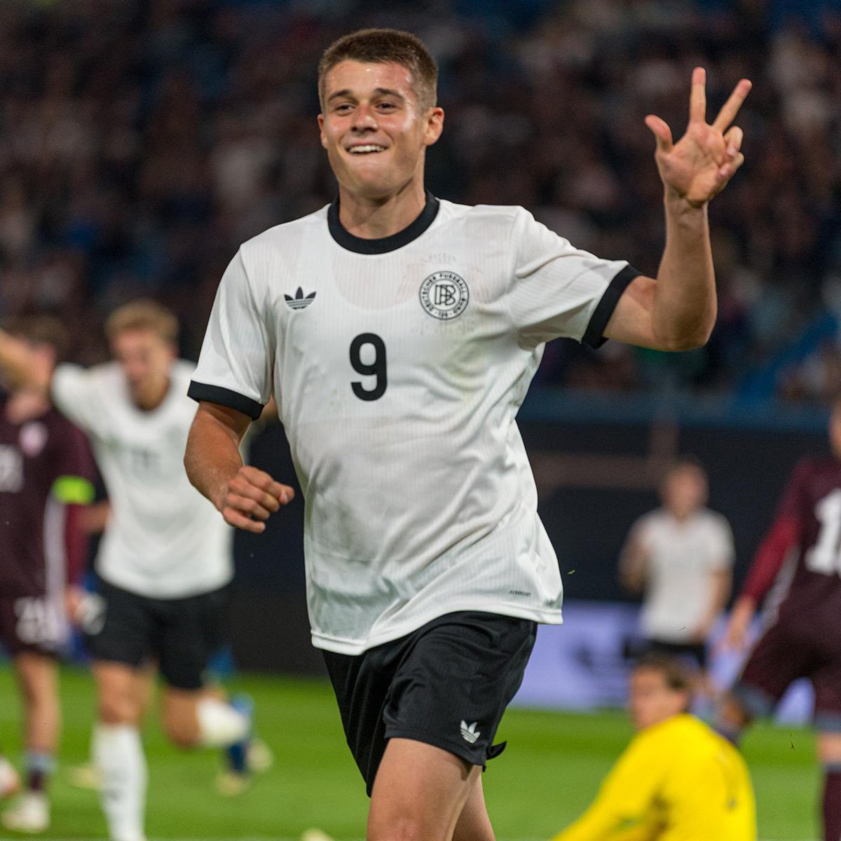 Sam_Uhel's tweet photo. 🎯 #MUFC monitoring Club Brugge striker Nicolò Tresoldi.
💰 Brugge holding firm with a €50m valuation.
⚡ Situation could move fast if a concrete offer arrives from the Premier League. https://t.co/Eiej0yrbnZ