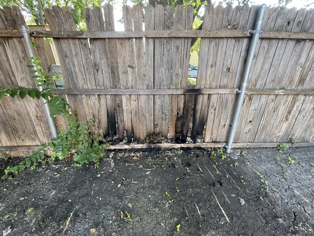 CDMorales417's tweet photo. Just got home to my backyard neighbor telling me my fence caught fire from the sun 
Absolutely bonkers https://t.co/4F1dBaMFGn